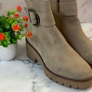 NWT Softwalk Ankle Boot Black 6W